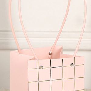 Пакет подарочный тисненый золотым фольгированием, (квадрат) 13*12.5*15 см 1ШТ., пудровый
